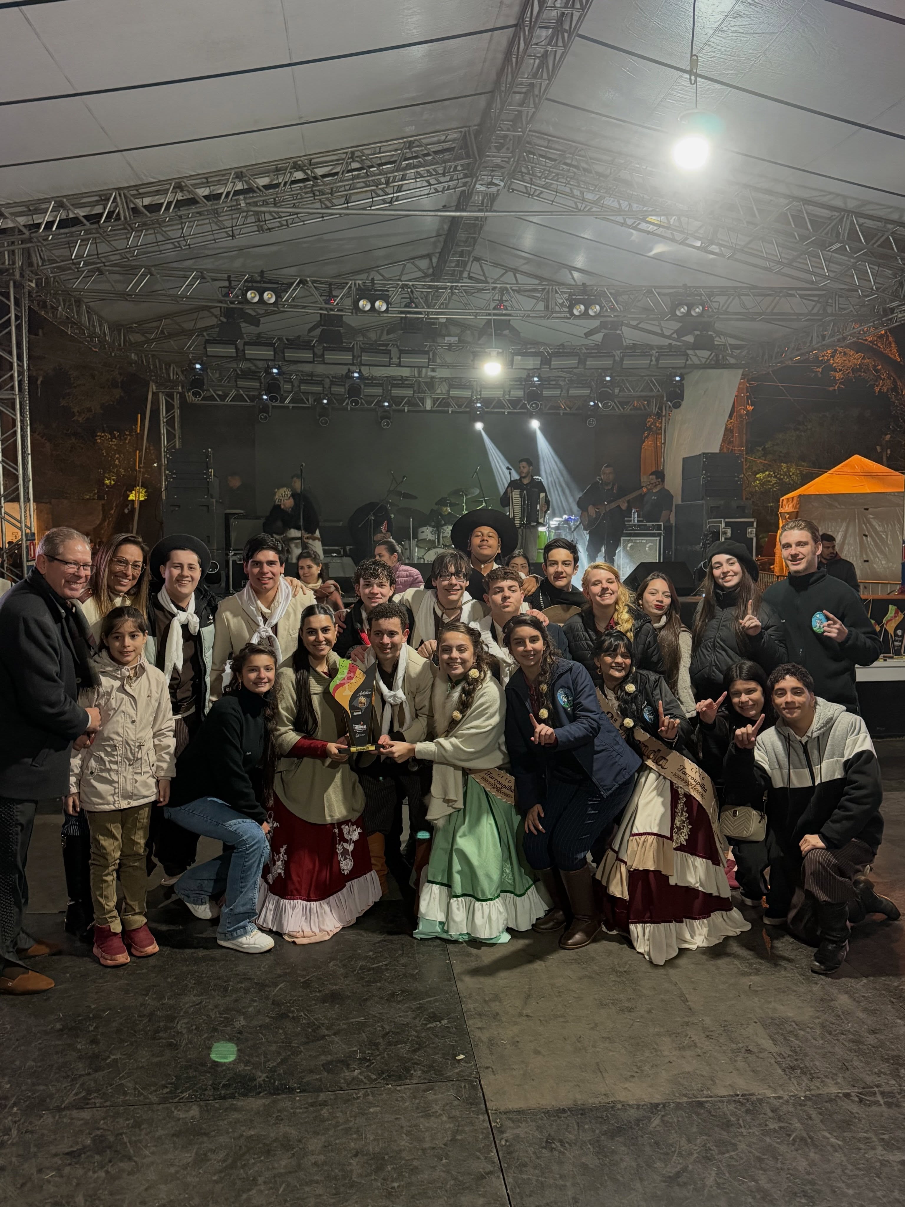 entrevero - juvenil coreografia.jpg
